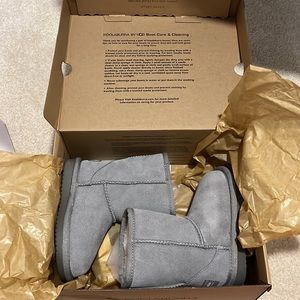 Kookaburra by UGG, Gray boots, in original box and never been worn, sz 7 toddler